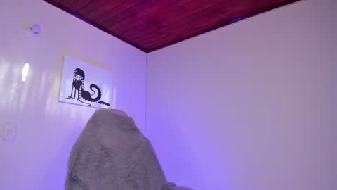 Snapshot of satanbabee_ chatting on 01.23.25    im expecting 300 thumbs up on my altar online show from 01.23.25