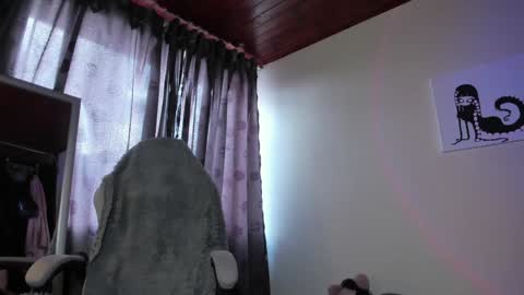 Snapshot of satanbabee_ chatting on 01.28.25    im expecting 300 thumbs up on my altar online show from 01.28.25