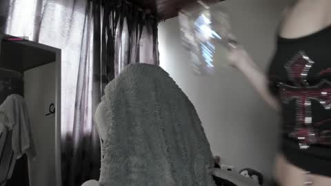 Snapshot of satanbabee_ chatting on 02.04.25    im expecting 300 thumbs up on my altar online show from 02.04.25