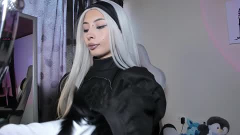 Snapshot of satanbabee_ chatting on 02.13.25    im expecting 300 thumbs up on my altar online show from 02.13.25