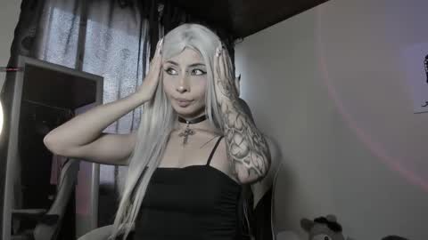 Snapshot of satanbabee_ chatting on 02.15.25    im expecting 300 thumbs up on my altar online show from 02.15.25