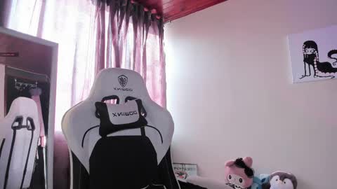 Snapshot of satanbabee_ chatting on 02.19.25    im expecting 300 thumbs up on my altar online show from 02.19.25