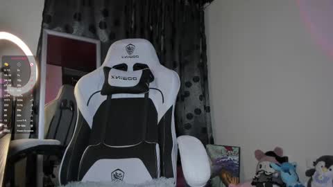 Snapshot of satanbabee_ chatting on 02.26.25    im expecting 300 thumbs up on my altar online show from 02.26.25