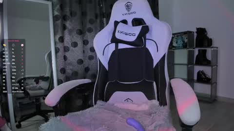 Snapshot of satanbabee_ chatting on 03.06.25    im expecting 300 thumbs up on my altar online show from 03.06.25