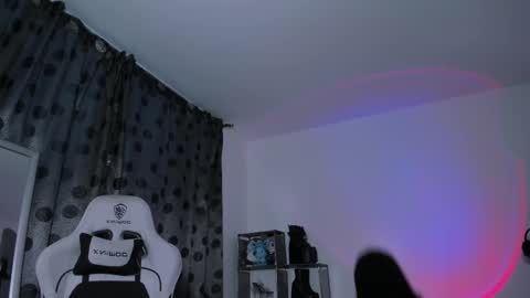 Snapshot of satanbabee_ chatting on 03.09.25    im expecting 300 thumbs up on my altar online show from 03.09.25