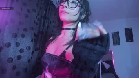 Snapshot of satanbabee_ chatting on 09.23.25    im expecting 300 thumbs up on my altar online show from 09.23.25