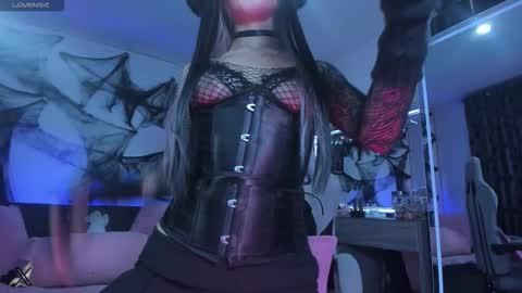 Snapshot of satanbabee_ chatting on 10.11.25    im expecting 300 thumbs up on my altar online show from 10.11.25