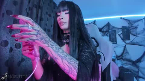 Snapshot of satanbabee_ chatting on 10.29.25    im expecting 300 thumbs up on my altar online show from 10.29.25