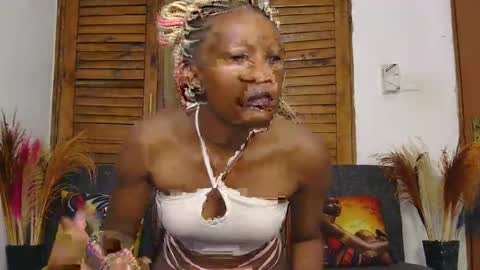 Snapshot of saucy_angels chatting on 03.08.25 Saucy online show from 03.08.25