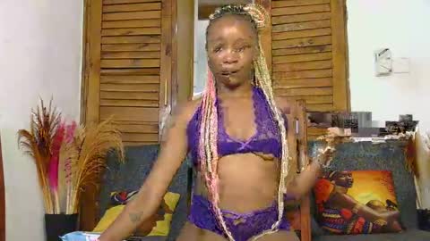 Snapshot of saucy_angels chatting on 03.08.25 Saucy online show from 03.08.25