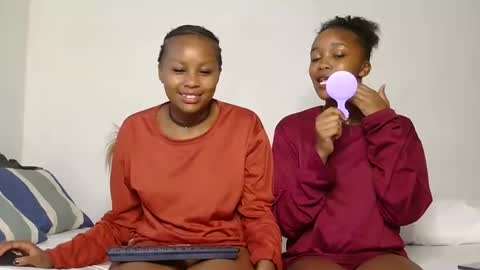 Snapshot of saucy_angels chatting on 10.12.25 Saucy online show from 10.12.25