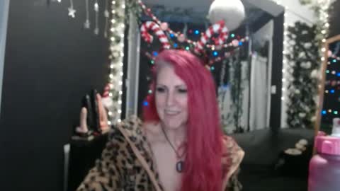 Snapshot of saucysky chatting on 12.11.24 SaucySky online show from 12.11.24
