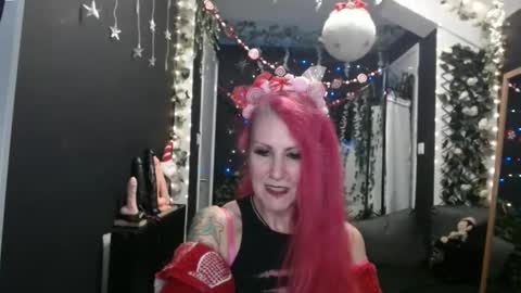 Snapshot of saucysky chatting on 12.12.24 SaucySky online show from 12.12.24