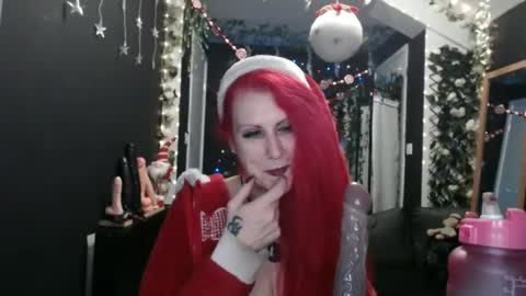 Snapshot of saucysky chatting on 12.18.24 SaucySky online show from 12.18.24
