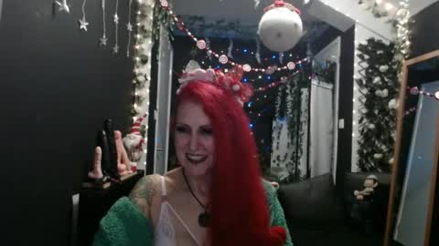 Snapshot of saucysky chatting on 12.19.24 SaucySky online show from 12.19.24