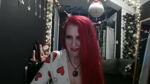 Snapshot of saucysky chatting on 12.20.24 SaucySky online show from 12.20.24