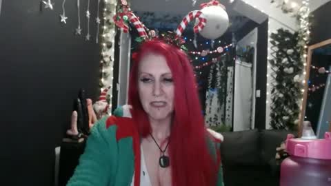 Snapshot of saucysky chatting on 12.21.24 SaucySky online show from 12.21.24