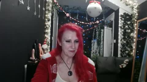 Snapshot of saucysky chatting on 12.26.24 SaucySky online show from 12.26.24