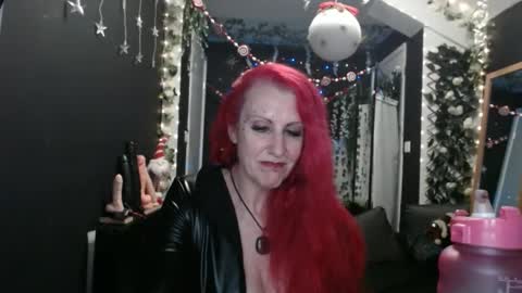 Snapshot of saucysky chatting on 12.29.24 SaucySky online show from 12.29.24