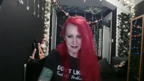 Snapshot of saucysky chatting on 01.01.25 SaucySky online show from 01.01.25