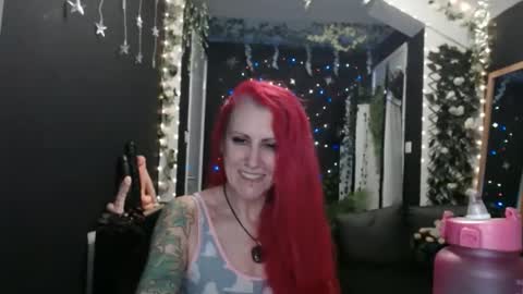 Snapshot of saucysky chatting on 01.08.25 SaucySky online show from 01.08.25