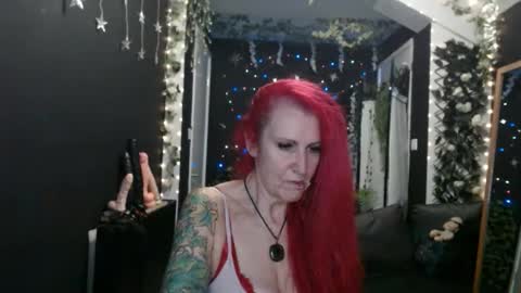 Snapshot of saucysky chatting on 01.08.25 SaucySky online show from 01.08.25