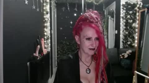 Snapshot of saucysky chatting on 09.12.25 SaucySky online show from 09.12.25