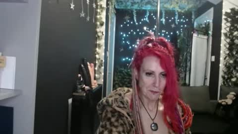 SaucySky online show from 11.12.25