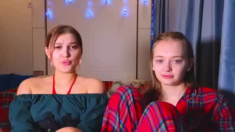 Snapshot of sav_anna chatting on 12.25.24 LUNA and ANNA    online show from 12.25.24