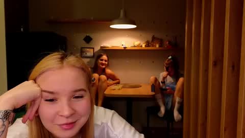 Snapshot of sav_anna chatting on 02.12.25 LUNA and ANNA    online show from 02.12.25