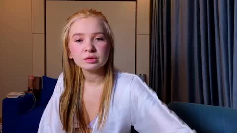 Snapshot of sav_anna chatting on 02.13.25 LUNA and ANNA    online show from 02.13.25