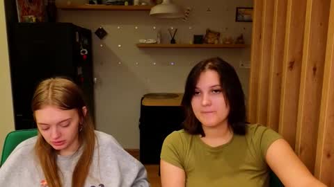 Snapshot of sav_anna chatting on 10.15.25 LUNA and ANNA    online show from 10.15.25