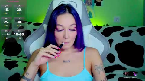 Snapshot of savage_lust_ chatting on 09.17.25 Ariel online show from 09.17.25