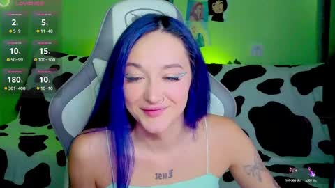 Snapshot of savage_lust_ chatting on 09.18.25 Ariel online show from 09.18.25