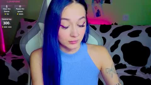 Snapshot of savage_lust_ chatting on 09.22.25 Ariel online show from 09.22.25