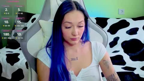 Snapshot of savage_lust_ chatting on 10.14.25 Ariel online show from 10.14.25