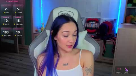 Snapshot of savage_lust_ chatting on 10.21.25 Ariel online show from 10.21.25