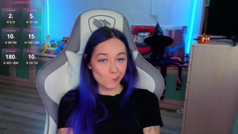 Snapshot of savage_lust_ chatting on 10.29.25 Ariel online show from 10.29.25