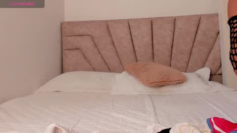 Savannahwildee online show from 11.18.25