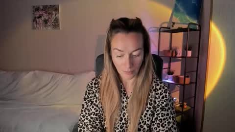 Snapshot of save_the_qween chatting on 09.27.25 save the qween online show from 09.27.25