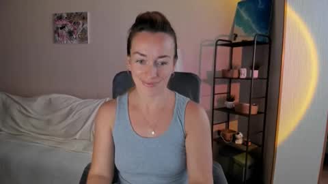 Snapshot of save_the_qween chatting on 10.04.25 save the qween online show from 10.04.25