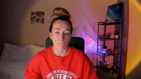 Snapshot of save_the_qween chatting on 10.12.25 save the qween online show from 10.12.25