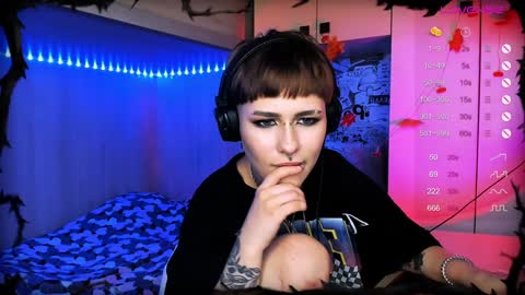 pronoun she. name Mary. age 21. online show from 12.01.24
