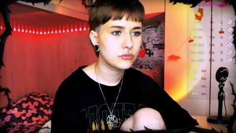 pronoun she. name Mary. age 21. online show from 12.05.24