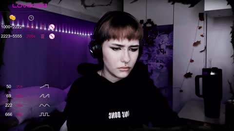 pronoun she. name Mary. age 21. online show from 02.07.25