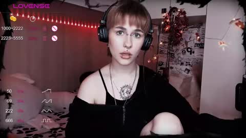 pronoun she. name Mary. age 21. online show from 02.16.25