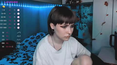 pronoun she. name Mary. age 21. online show from 03.06.25