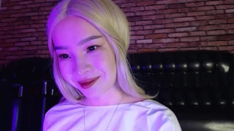 Snapshot of saya_lin chatting on 10.03.25 Saya online show from 10.03.25