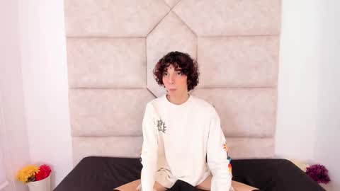 Snapshot of scaarlett_22 chatting on 10.10.25 scaarlett_22 online show from 10.10.25