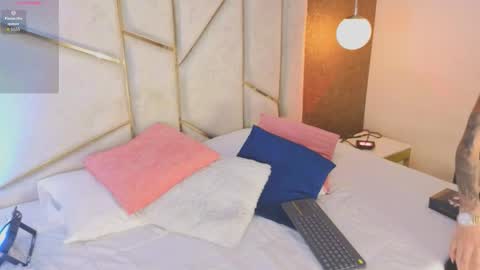 Snapshot of scarleett_johansson chatting on 02.10.26 Scarlett online show from 02.10.26